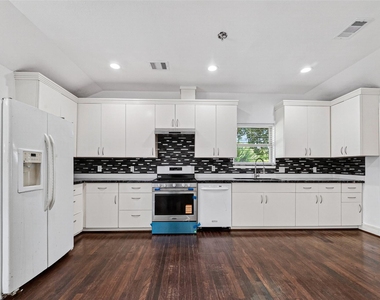 7030 Sidney Street - Photo Thumbnail 9