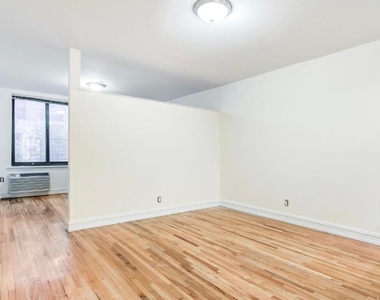 1 Avenue - Photo Thumbnail 1