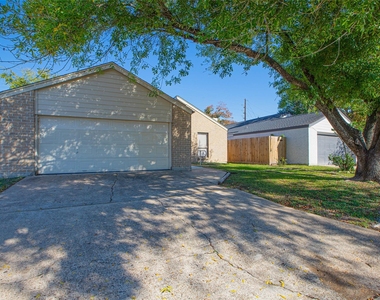 16042 Bear Hill Drive - Photo Thumbnail 3