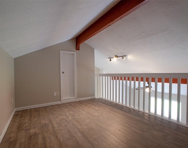 16042 Bear Hill Drive - Photo Thumbnail 7