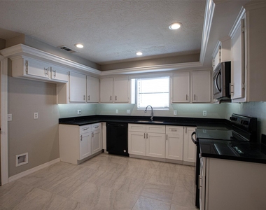 16042 Bear Hill Drive - Photo Thumbnail 15