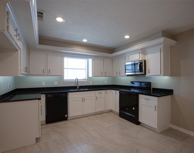 16042 Bear Hill Drive - Photo Thumbnail 14