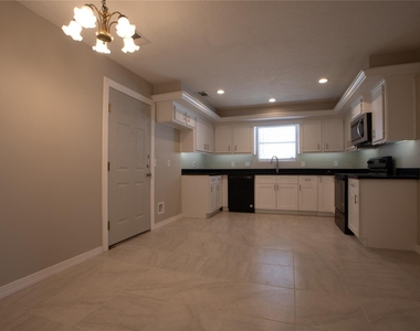 16042 Bear Hill Drive - Photo Thumbnail 13