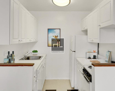 West 34th Street - Photo Thumbnail 1