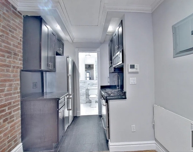 West 53 Street - Photo Thumbnail 1