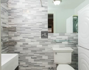 West 53 Street - Photo Thumbnail 2