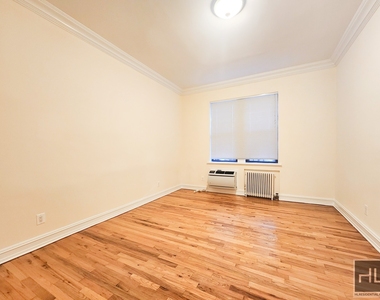 East 51 Street - Photo Thumbnail 2