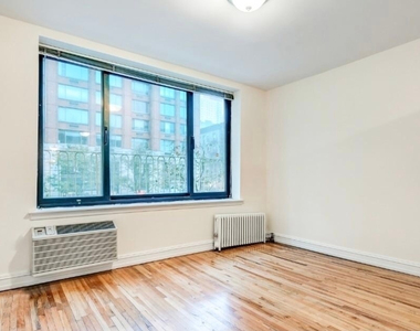 1 Avenue - Photo Thumbnail 2