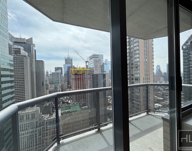 West 48th Street - Photo Thumbnail 1