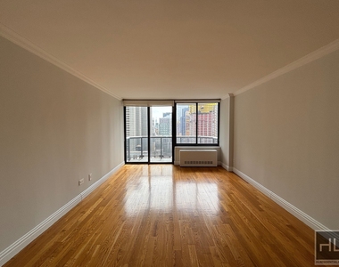 West 48th Street - Photo Thumbnail 5