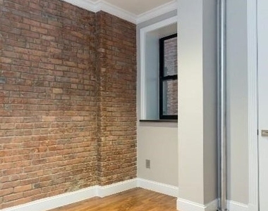 East 116th Street - Photo Thumbnail 3