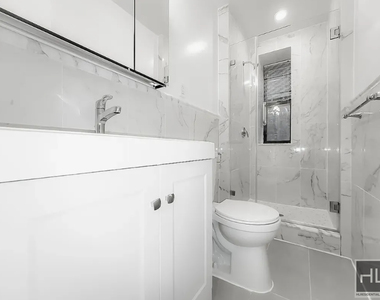 East 58 Street - Photo Thumbnail 3