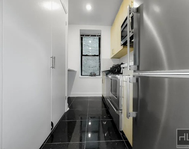 East 58 Street - Photo Thumbnail 2