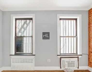 West 53 Street - Photo Thumbnail 3