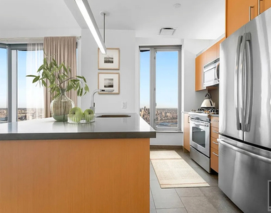 Spruce Street - Photo Thumbnail 3