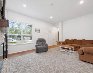 804 Pearl River Drive - Photo Thumbnail 8