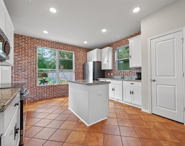 804 Pearl River Drive - Photo Thumbnail 7