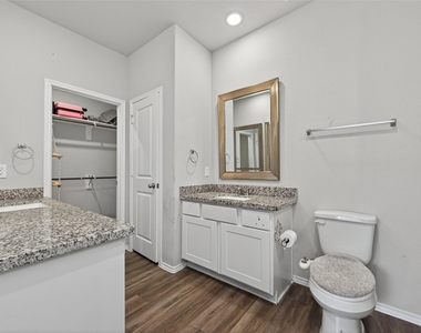 804 Pearl River Drive - Photo Thumbnail 12