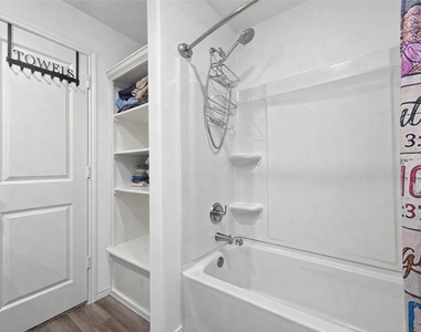 804 Pearl River Drive - Photo Thumbnail 27