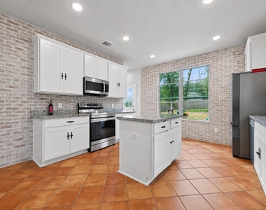 804 Pearl River Drive - Photo Thumbnail 6