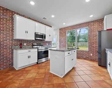804 Pearl River Drive - Photo Thumbnail 5
