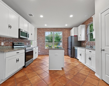 804 Pearl River Drive - Photo Thumbnail 3