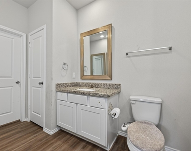 804 Pearl River Drive - Photo Thumbnail 13