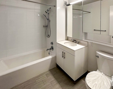 West 57th Street - Photo Thumbnail 2