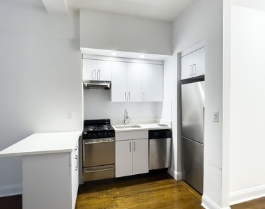 East 46 Street - Photo Thumbnail 2