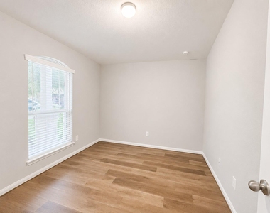 2310 Corry Crest Circle - Photo Thumbnail 7