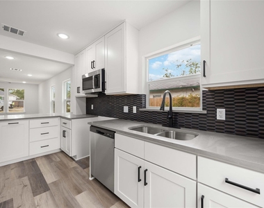 3405 Mount Pleasant Street - Photo Thumbnail 7