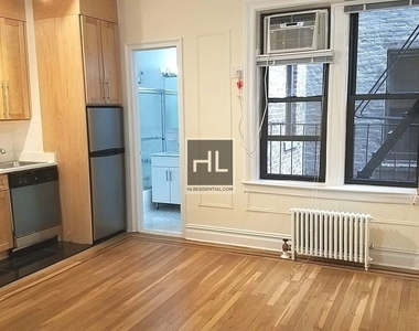 East 51 Street - Photo Thumbnail 2
