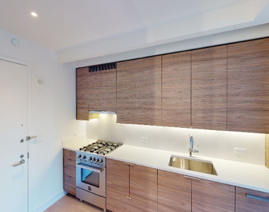 West 38th Street - Photo Thumbnail 2