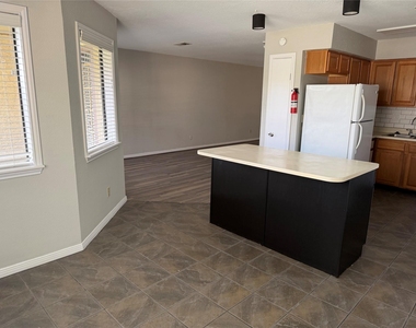 6107 Snug Harbor Boulevard - Photo Thumbnail 8