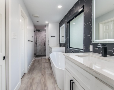 712 Clarence Street - Photo Thumbnail 18