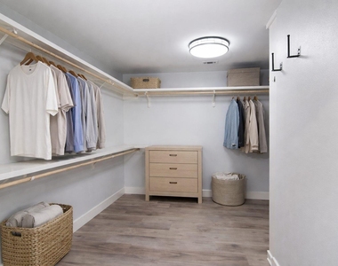 712 Clarence Street - Photo Thumbnail 15