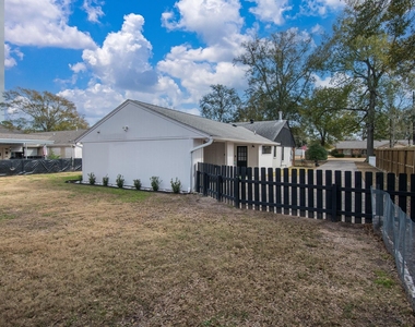 712 Clarence Street - Photo Thumbnail 37