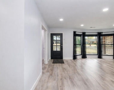 712 Clarence Street - Photo Thumbnail 20