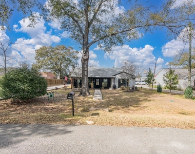 712 Clarence Street - Photo Thumbnail 35