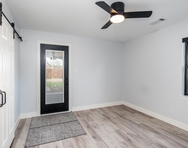 712 Clarence Street - Photo Thumbnail 26