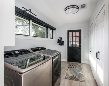 712 Clarence Street - Photo Thumbnail 5
