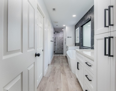 712 Clarence Street - Photo Thumbnail 19