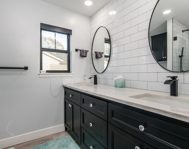 712 Clarence Street - Photo Thumbnail 25