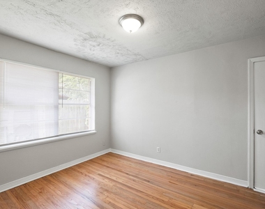 8410 Bob White Drive - Photo Thumbnail 7