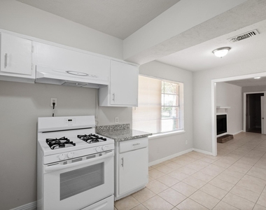 8410 Bob White Drive - Photo Thumbnail 4