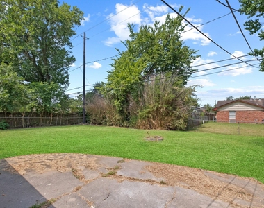 8410 Bob White Drive - Photo Thumbnail 11