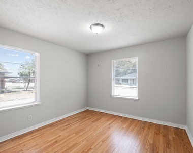 8410 Bob White Drive - Photo Thumbnail 6
