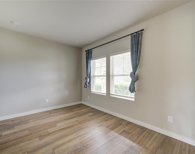 6027 Jenna Way - Photo Thumbnail 5