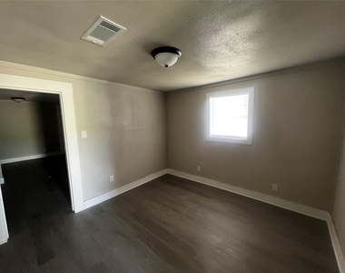1337 W Procter Street - Photo Thumbnail 3