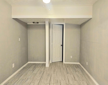 4419 W Bayshore Drive - Photo Thumbnail 2